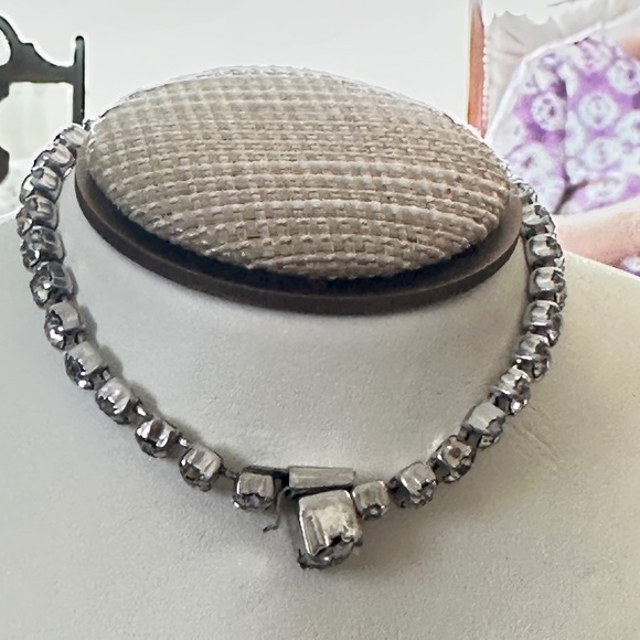 Tennis bracelet w/Clear Round prong set rhinestones & 1 large on clasp - Picture 2 of 15